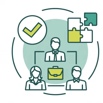 Drei Menschen besprechen und finden einen Konsens