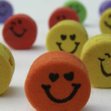 Vielfältige lachende Gesichter