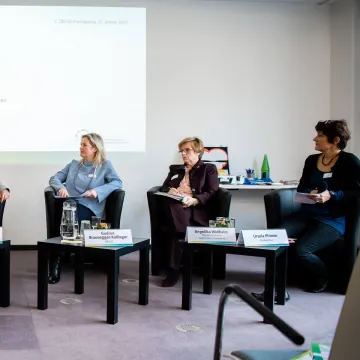 Foto der Podiumsdiskussion der 1. ÖKUSS Fachtagung mit den Selbsthilfedachorgansiationen auf Bundesebene