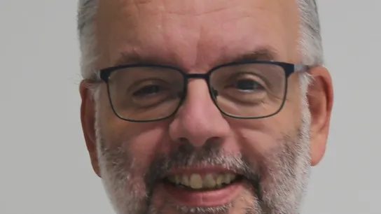 Das Bild zeigt das Portrait von Robert Lender, dem Interviewpartner